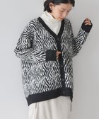 【アメリカンホリック/AMERICAN HOLIC】のアニマル柄Vネックニットカーディガン 人気、トレンドファッション・服の通販 founy(ファニー) ファッション Fashion レディースファッション WOMEN トップス・カットソー Tops/Tshirt ニット Knit Tops カーディガン Cardigans Vネック V-Neck おすすめ Recommend アニマル Animal ウォーム Worm カーディガン Cardigan シンプル Simple モノトーン Monotone A/W・秋冬 Aw・Autumn/Winter・Fw・Fall-Winter 防寒 Cold Protection thumbnail Black|ID: prp329100004450513 ipo3291000000031930595