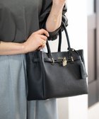 【スタイルコード/STYLE CODE】の【PADMA/パドマ】 キーチャーム付 本革ベルトデザインハンドバッグ ブラック|ID: prp329100004453525 ipo3291000000032651966