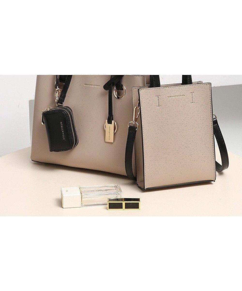 【スタイルコード/STYLE CODE】の【MERCURYDUO/マーキュリーデュオ】限定3点セット ①キーリング付両アオリハンドバッグ、②縦長ショルダーバッグパスポート入れ、③Wファスナースマートキーケース インテリア・キッズ・メンズ・レディースファッション・服の通販 founy(ファニー) 　ファッション　Fashion　レディースファッション　WOMEN　ショルダー　Shoulder　シンプル　Simple　スペシャル　Special　スマート　Smart　財布　Wallet　チェーン　Chain　チャーム　Charm　ハンドバッグ　Handbag　フェミニン　Feminine　ポケット　Pocket　エレガント 上品　Elegant　ベージュ|ID: prp329100004453590 ipo3291000000031962498