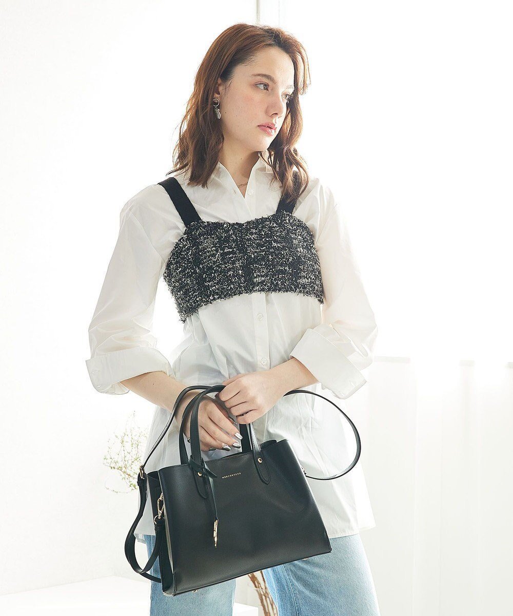 【スタイルコード/STYLE CODE】の【MERCURYDUO/マーキュリーデュオ】両アオリポケットサイド配色大開き開口 超軽量ハンドバッグ キーチャーム付 インテリア・キッズ・メンズ・レディースファッション・服の通販 founy(ファニー) 　ファッション　Fashion　レディースファッション　WOMEN　エレガント 上品　Elegant　軽量　Lightweight　シンプル　Simple　スマホ　Smartphone　財布　Wallet　チャーム　Charm　手帳　Pocket Book　ハンドバッグ　Handbag　ポケット　Pocket　ポーチ　Pouch　ラップ　Wrap　リップ　Lip　再入荷　Restock/Back In Stock/Re Arrival　おすすめ　Recommend　ブラック|ID: prp329100004453623 ipo3291000000031985789