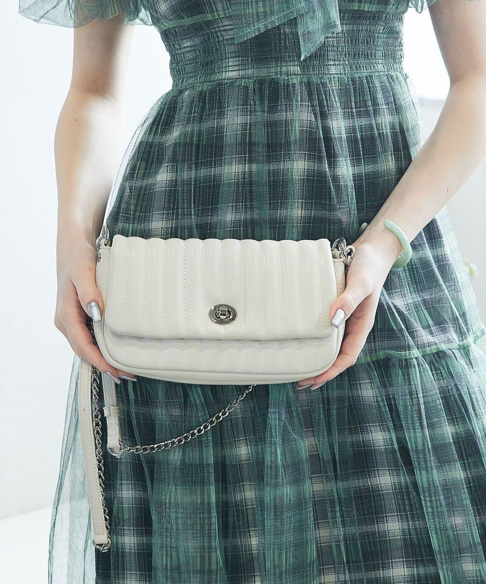 【スタイルコード/STYLE CODE】の【MERCURYDUO/マーキュリーデュオ】ストライプキルティング フラップショルダーバッグ 人気、トレンドファッション・服の通販 founy(ファニー) 　ファッション　Fashion　レディースファッション　WOMEN　バッグ　Bag　アクセサリー　Accessories　エレガント 上品　Elegant　キルティング　Quilting　クラシック　Classic　軽量　Lightweight　ショルダー　Shoulder　ストライプ　Stripe　財布　Wallet　チェーン　Chain　トレンド　Trend　ハンカチ　Handkerchief　フラップ　Flap　リップ　Lip　再入荷　Restock/Back In Stock/Re Arrival　2025年　2025　2025春夏・S/S　Ss,Spring/Summer,2025　 other-1|ID: prp329100004453642 ipo3291000000031985857