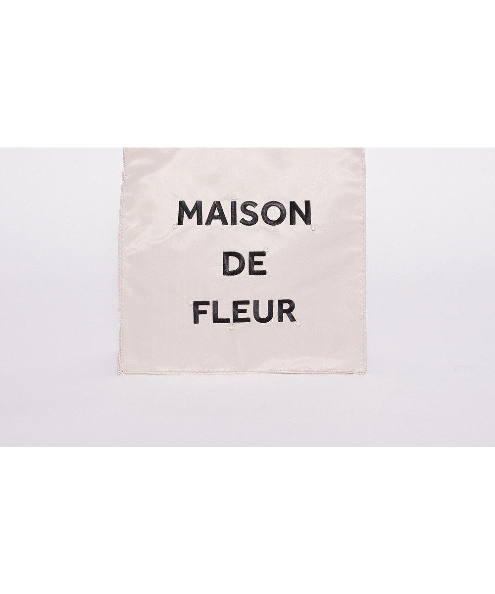 【メゾンドフルール/Maison de FLEUR】のサテンパールブランドロゴ刺繍トートバッグ インテリア・キッズ・メンズ・レディースファッション・服の通販 founy(ファニー) 　ファッション　Fashion　レディースファッション　WOMEN　バッグ　Bag　サテン　Satin　スクエア　Square　チャーム　Charm　パール　Pearl　フォルム　Form　Light Beige|ID: prp329100004454029 ipo3291000000031840108