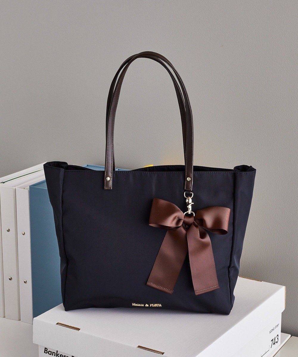 【メゾンドフルール/Maison de FLEUR】のリボンチャーム付き3ルームトートバッグ インテリア・キッズ・メンズ・レディースファッション・服の通販 founy(ファニー) 　ファッション　Fashion　レディースファッション　WOMEN　バッグ　Bag　チャーム　Charm　フェイクレザー　Faux Leather　ポケット　Pocket　リボン　Ribbon　ビジネス 仕事 通勤　Business　Navy|ID: prp329100004454132 ipo3291000000031916148