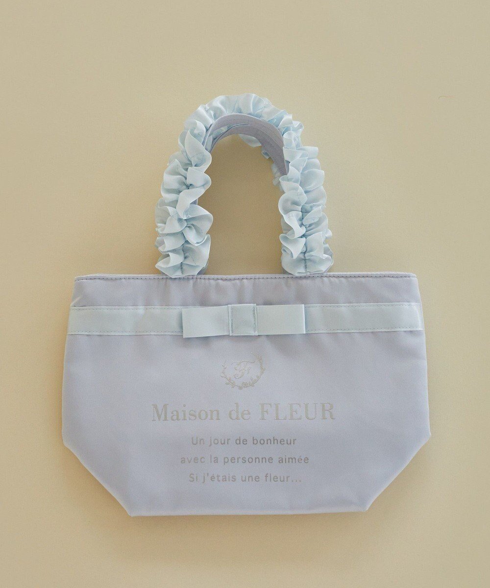 【メゾンドフルール/Maison de FLEUR】のブランドロゴフリルハンドルトートSバッグ インテリア・キッズ・メンズ・レディースファッション・服の通販 founy(ファニー) 　ファッション　Fashion　レディースファッション　Fashion for Women　バッグ　Bags　アンティーク　Antique-Inspired　サテン　Satin, Glossy Fabric　シルバー　Silver, Metallic Silver　ストライプ　Stripe, Striped Pattern　フェミニン　Feminine, Girly　フラワー　Flower, Floral　フロント　Front, Front Design　プリント　Print, Printed Pattern　ポケット　Pocket, Pocket Detail　リボン　Ribbon, Bow　エレガント 上品　Elegant　Light Blue|ID: prp329100004454153 ipo3291000000033333697