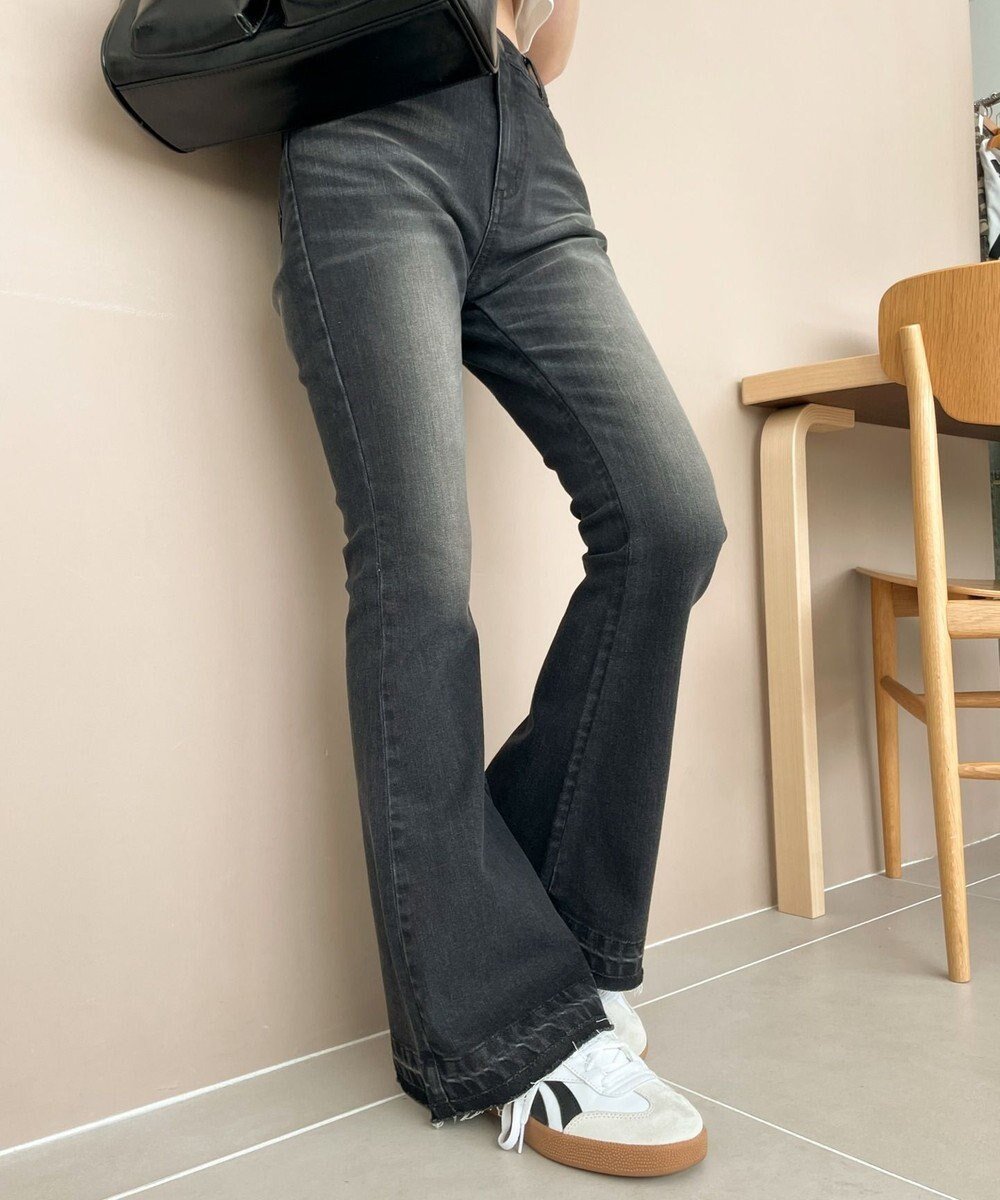【ウィゴー/WEGO】のローライズフレアデニムパンツ インテリア・キッズ・メンズ・レディースファッション・服の通販 founy(ファニー) 　ファッション　Fashion　レディースファッション　Fashion for Women　パンツ　Pants & Trousers　デニムパンツ・ジーンズ・美脚デニム　Denim Jeans & Pants　春　Spring　秋　Autumn　ショート　Short, Short Length　ストレッチ　Stretch, Stretchy Fabric　スマホ　Smartphone, Mobile Device　デニム　Denim, Jeans Material　定番　Standard, Basic Item　バランス　Balance, Style Balance　フィット　Fit, Slim Fit　フレア　Flare, Flared　ボトム　Bottoms, Lower Wear　冬　Winter / This Winter　S/S・春夏　SS, Spring/Summer, Warm Season　再入荷　Restock / Back in Stock　夏　Summer　ブラック|ID: prp329100004456568 ipo3291000000032655435