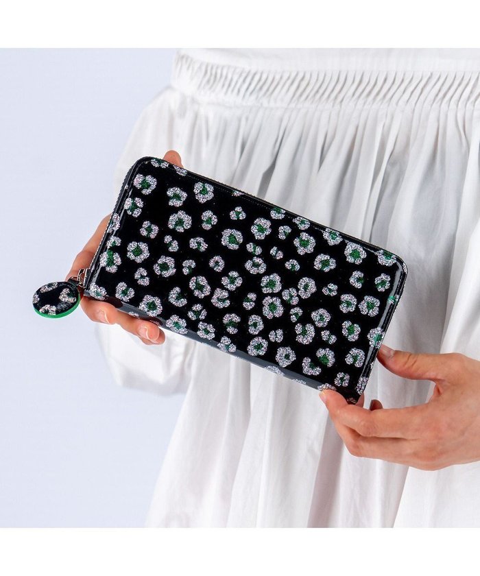 【ツモリチサト キャリー/tsumori chisato CARRY】のグリッターフラワー ラウンドファスナー 長財布 インテリア・キッズ・メンズ・レディースファッション・服の通販 founy(ファニー) https://founy.com/ ファッション Fashion レディースファッション WOMEN 財布 Wallets エナメル Enamel グリッター Glitter シンプル Simple フォルム Form ラウンド Round エレガント 上品 Elegant 財布 Wallet |ID: prp329100004456607 ipo3291000000031835435