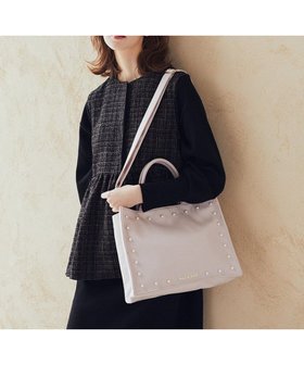 【メゾンドフルール/Maison de FLEUR】のパール2Wayトートバッグ 人気、トレンドファッション・服の通販 founy(ファニー) ファッション Fashion レディースファッション WOMEN バッグ Bag ショルダー Shoulder スクエア Square パール Pearl フォルム Form ビジネス 仕事 通勤 Business |ID:prp329100004465316