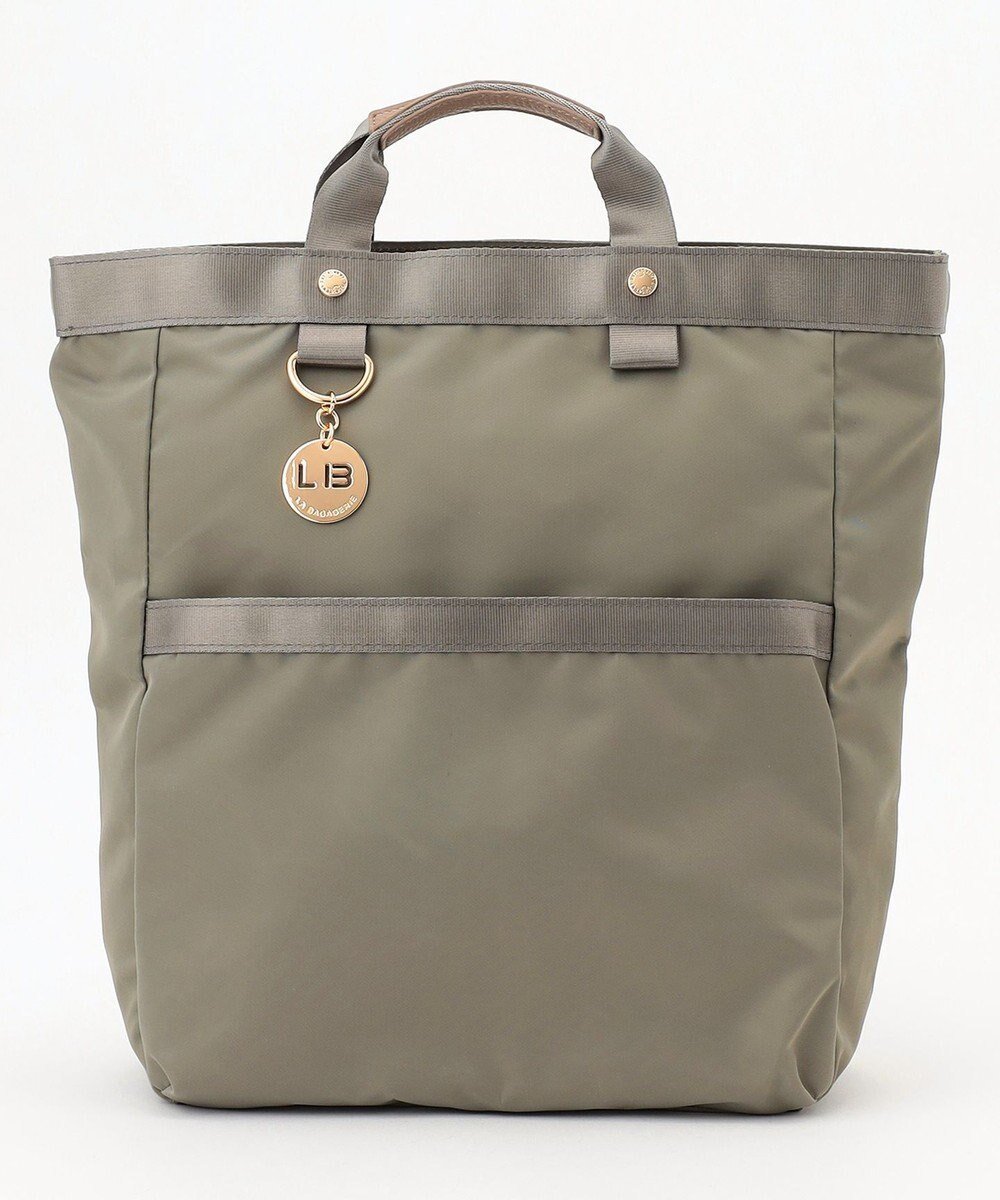 【ラ バガジェリー/LA BAGAGERIE】のチャーム付き ナイロンリュック インテリア・キッズ・メンズ・レディースファッション・服の通販 founy(ファニー) 　ファッション　Fashion　レディースファッション　Fashion for Women　バッグ　Bags　おすすめ　Recommended / Our Picks　ショルダー　Shoulder, Shoulder Strap　スクエア　Square, Square Shape　スマート　Smart, Elegant　チャーム　Charm, Pendant　ポケット　Pocket, Pocket Detail　リュック　Backpack, Rucksack　エレガント 上品　Elegant　定番　Standard, Basic Item　軽量　Lightweight, Ultra Light　ビジネス 仕事 通勤　Business / Work / Commuting　グレー|ID: prp329100004465746 ipo3291000000034410956