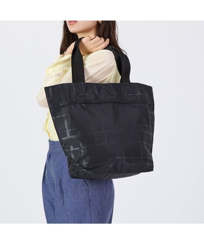 【レスポートサック/LeSportsac】のMARKET TOTE/シャドウチェック インテリア・キッズ・メンズ・レディースファッション・服の通販 founy(ファニー) https://founy.com/ ファッション Fashion レディースファッション Fashion for Women バッグ Bags おすすめ Recommended / Our Picks クラシカル Classical, Vintage-Inspired シンプル Simple, Minimal チェック Check, Plaid, Tartan ポケット Pocket, Pocket Detail マグネット Magnet, Magnetic Closure ビジネス 仕事 通勤 Business / Work / Commuting |ID: prp329100004466722 ipo3291000000032710191