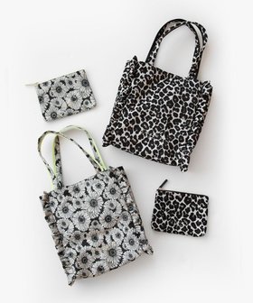 【トッカ/TOCCA】 【ヨンア×大人百花×TOCCAコラボカラー有り】PRECIOUS WAVES BAG WITH POUCH ポーチ付きトートバッグ人気、トレンドファッション・服の通販 founy(ファニー) ファッション Fashion レディースファッション Fashion for Women バッグ Bags ポーチ&ミニバッグ Pouches & Mini Bags エレガント 上品 Elegant シンプル Simple, Minimal スパンコール Sequins, Sequin Embellishment スペシャル Special, Limited Edition 財布 Wallet, Purse 雑誌 Magazine, Fashion Magazine デニム Denim, Jeans Material トレンド Trend, Trending Now ドット Polka Dot, Dot Pattern フェミニン Feminine, Girly フラット Flat, Flat Shoes フリル Frill, Ruffle ポケット Pocket, Pocket Detail ポーチ Pouch, Small Case 無地 Plain, Solid Color リュクス Luxury, Elegant, High-End, Chic レオパード Leopard, Animal Print A/W・秋冬 Autumn/Winter 冬 Winter / This Winter 2024年 2024 ビジネス 仕事 通勤 Business / Work / Commuting 2024-2025秋冬・A/W Autumn/Winter 2024–25 AW24–25 |ID:prp329100004467573