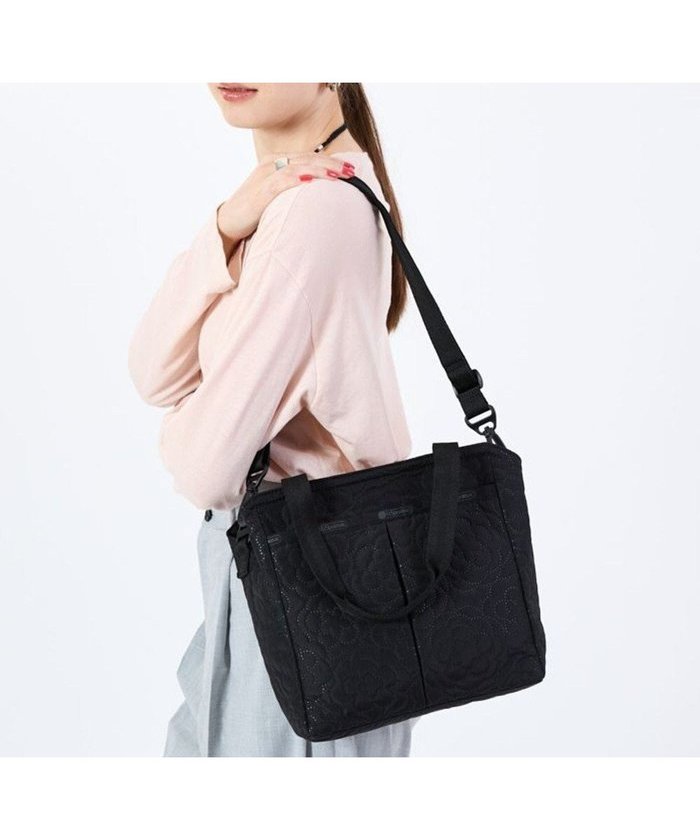 【レスポートサック/LeSportsac】のSMALL EVER TOTE/パフィーブロッサムズ インテリア・キッズ・メンズ・レディースファッション・服の通販 founy(ファニー) https://founy.com/ ファッション Fashion レディースファッション Fashion for Women バッグ Bags フラワー Flower, Floral ポケット Pocket, Pocket Detail ポーチ Pouch, Small Case モチーフ Motif, Design Theme エレガント 上品 Elegant 人気 Popular, Best Seller 手帳 Planner, Notebook |ID: prp329100004469124 ipo3291000000033689958