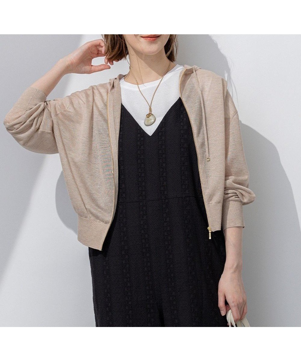 【23区/NIJYUSANKU】の【洗える】シャイニーシアー ニット パーカー インテリア・キッズ・メンズ・レディースファッション・服の通販 founy(ファニー) 　ファッション　Fashion　レディースファッション　Fashion for Women　トップス・カットソー　Cut & Sew Tops　ニット　Knit Tops & Sweaters　レディースパーカー・カジュアルフーディー　Casual Hoodies & Sweatshirts　春　Spring　洗える　Machine Washable　ギャザー　Gathered, Ruffled　コンパクト　Compact, Small Size　シアー　Sheer, See-Through　人気　Popular, Best Seller　パーカー　Hoodie, Parka　ベーシック　Basic, Essential　リラックス　Relax, Relaxed Fit　S/S・春夏　SS, Spring/Summer, Warm Season　夏　Summer　旅行　Travel　エレガント 上品　Elegant　2025年　2025　2025春夏・S/S　Spring/Summer 2025 SS25　ベージュ系|ID: prp329100004470526 ipo3291000000034189513