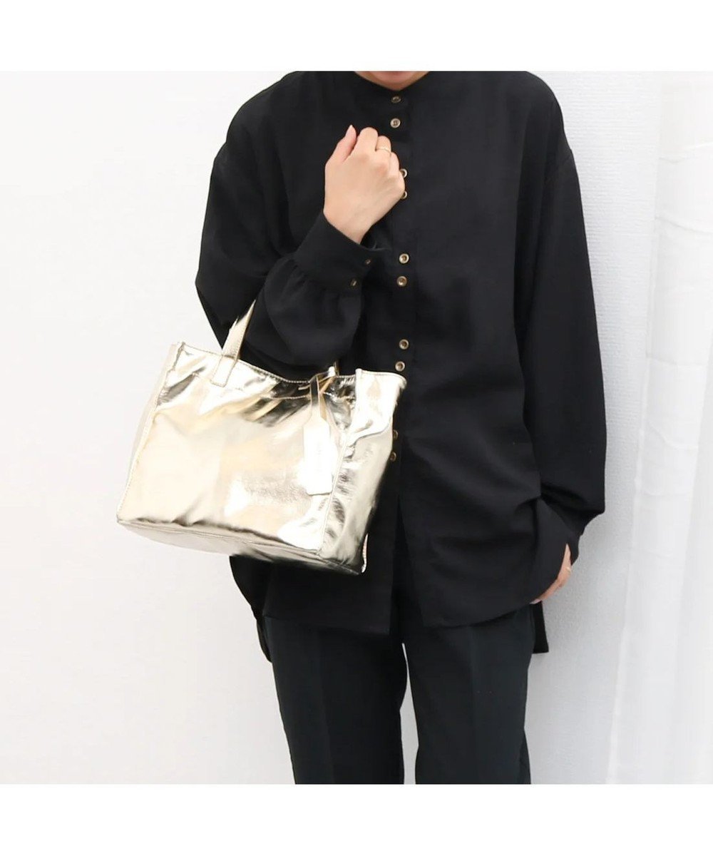 【アンビリオン/UNBILLION】のカシュカシュ cachecache / ソフトメタリックショッパートートS インテリア・キッズ・メンズ・レディースファッション・服の通販 founy(ファニー) 　ファッション　Fashion　レディースファッション　WOMEN　バッグ　Bag　カラフル　Colorful　財布　Wallet　ハンド　Hand　ポケット　Pocket　ポーチ　Pouch　ミックス　Mix　メタリック　Metallic　モチーフ　Motif　再入荷　Restock/Back In Stock/Re Arrival　おすすめ　Recommend　ライトゴールド|ID: prp329100004472188 ipo3291000000031930370