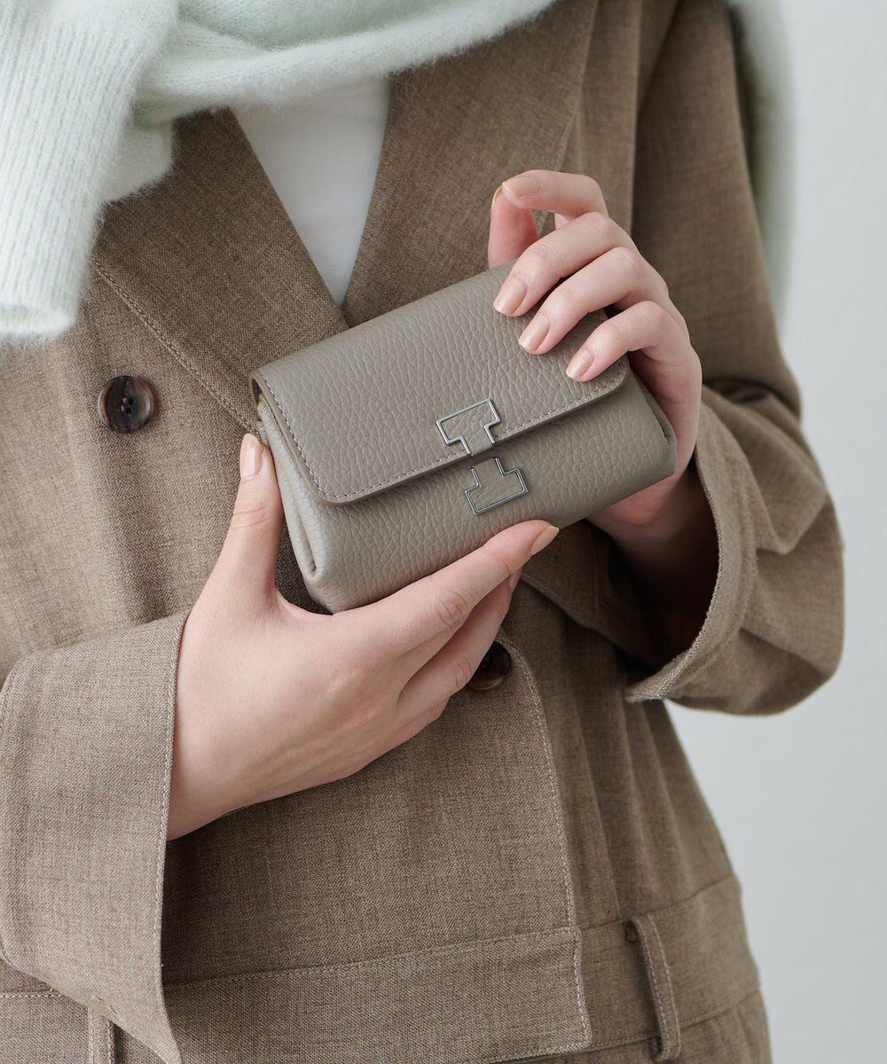 【イアクッチ/IACUCCI】のアバ ウォレット CERVO インテリア・キッズ・メンズ・レディースファッション・服の通販 founy(ファニー) 　ファッション　Fashion　レディースファッション　Fashion for Women　ミニ財布・二つ折り財布　Wallets & Card Cases　アクセサリー　Fashion Accessories　イエロー　Yellow　ウォレット　Wallet　春　Spring　コイン　Coin, Coin Design　コレクション　Collection, Seasonal Line　シルバー　Silver, Metallic Silver　財布　Wallet, Purse　トレンド　Trend, Trending Now　人気　Popular, Best Seller　フォルム　Silhouette, Form　ポケット　Pocket, Pocket Detail　メタル　Metal, Metal Parts　リップ　Lip, Lip Motif　A/W・秋冬　Autumn/Winter　S/S・春夏　SS, Spring/Summer, Warm Season　おすすめ　Recommended / Our Picks　夏　Summer　ギフト プレゼント　Gift / Present　2025年　2025　2025-2026秋冬・A/W　Autumn/Winter 2025–26 AW25–26　グレージュ|ID: prp329100004472879 ipo3291000000034545402