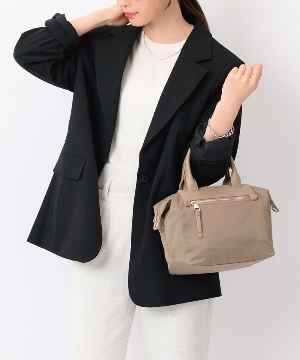 【エースバッグズアンドラゲッジ/ACE BAGS & LUGGAGE】のW .Day/Night ルノ ナイロントート ミニサイズ 15581 ダブルアンドデイナイト インテリア・キッズ・メンズ・レディースファッション・服の通販 founy(ファニー) 　ファッション　Fashion　レディースファッション　Ladies' Fashion Online　バッグ　Bag　コンパクト　Compact　ショルダー　Shoulder　シンプル　Simple　スエード　Suede　財布　Wallet　人気　Popularity　ハンドバッグ　Handbag　ポケット　Pocket　おすすめ　Recommend　ビジネス 仕事 通勤　Business　グレージュ|ID: prp329100004473654 ipo3291000000032587868