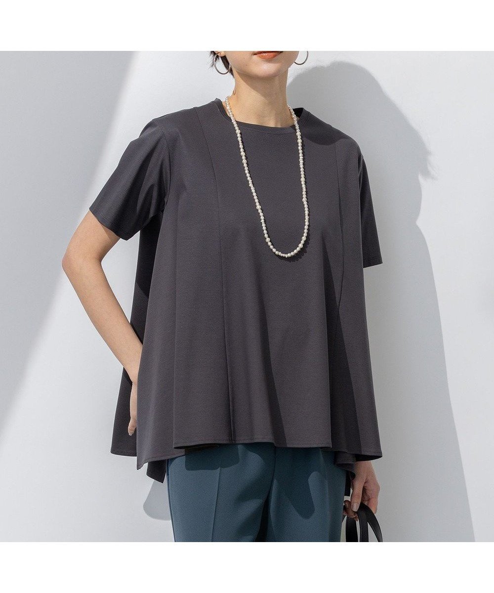 【23区/NIJYUSANKU】の【GLOW6月号掲載/汗じみ防止】スムースデザイン フレア Tシャツ インテリア・キッズ・メンズ・レディースファッション・服の通販 founy(ファニー) 　雑誌掲載アイテム　Magazine Picks & Fashion Features　ファッション雑誌　Fashion Magazines　グロー　GLOW　ファッション　Fashion　レディースファッション　Fashion for Women　トップス・カットソー　Cut & Sew Tops　シャツ・ブラウス・オフィスカジュアル　Elegant Blouses & Button-Ups　ロングTシャツ・Tシャツ　Longline T-Shirts & Tees　カットソー・ベーシックTシャツ　Cut-and-Sewn Tops / Stretch Tees & Basics　イレギュラー　Irregular Design　春　Spring　カットソー　Cut and Sewn Top　吸水　Absorbent, Quick-Dry　ストレート　Straight, Straight Cut　スリーブ　Sleeve, Long Sleeve / Short Sleeve　雑誌　Magazine, Fashion Magazine　フレア　Flare, Flared　フレンチ　French, French Style　ボトム　Bottoms, Lower Wear　6月号　June Issue, Jun. Edition　ワンポイント　One Point, Statement Accent　S/S・春夏　SS, Spring/Summer, Warm Season　夏　Summer　2025年　2025　2025春夏・S/S　Spring/Summer 2025 SS25　グレー系|ID: prp329100004473841 ipo3291000000032758061
