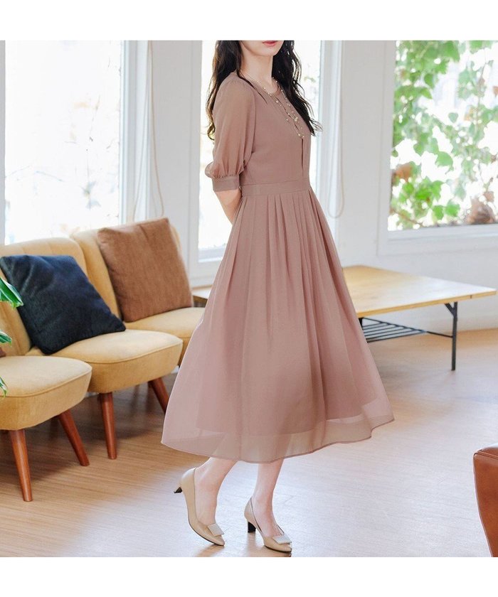 【ティアクラッセ/Tiaclasse】のシフォンワンピース インテリア・キッズ・メンズ・レディースファッション・服の通販 founy(ファニー) https://founy.com/ ファッション Fashion レディースファッション Fashion for Women ワンピース Dresses アクセサリー Fashion Accessories ウォッシャブル Machine Washable 春 Spring 洗える Machine Washable ギャザー Gathered, Ruffled シアー Sheer, See-Through シフォン Chiffon, Lightweight Fabric シンプル Simple, Minimal ジョーゼット Georgette, Semi-Sheer Fabric スリーブ Sleeve, Long Sleeve / Short Sleeve ブローチ Brooch, Pin Brooch ポケット Pocket, Pocket Detail 半袖 Short Sleeve, Half Sleeve ラウンド Round, Round Neck S/S・春夏 SS, Spring/Summer, Warm Season 夏 Summer エレガント 上品 Elegant ビジネス 仕事 通勤 Business / Work / Commuting |ID: prp329100004473954 ipo3291000000035618652