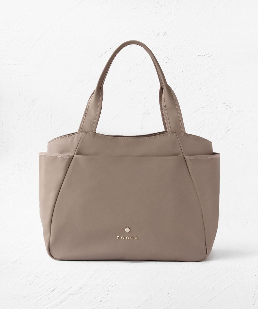 【トッカ/TOCCA】の【撥水】T-JARDIN NYLON M トートバッグ M インテリア・キッズ・メンズ・レディースファッション・服の通販 founy(ファニー) 　ファッション　Fashion　レディースファッション　Fashion for Women　バッグ　Bags　シンプル　Simple, Minimal　ジップ　Zip, Zipper　財布　Wallet, Purse　フォルム　Silhouette, Form　ポケット　Pocket, Pocket Detail　メタル　Metal, Metal Parts　A/W・秋冬　Autumn/Winter　冬　Winter / This Winter　2024年　2024　エレガント 上品　Elegant　ビジネス 仕事 通勤　Business / Work / Commuting　2024-2025秋冬・A/W　Autumn/Winter 2024–25 AW24–25　ベージュ系|ID: prp329100004475341 ipo3291000000034556286
