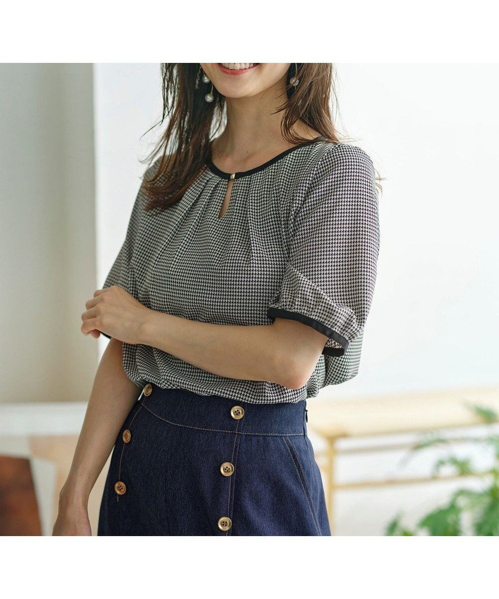 【エニィ スィス/any SiS】の【洗える】 バイカラータック ブラウス 人気、トレンドファッション・服の通販 founy(ファニー) ファッション Fashion レディースファッション Fashion for Women トップス・カットソー Cut & Sew Tops シャツ・ブラウス・オフィスカジュアル Elegant Blouses & Button-Ups おすすめ Recommended / Our Picks ジョーゼット Georgette, Semi-Sheer Fabric チェック Check, Plaid, Tartan ラウンド Round, Round Neck エレガント 上品 Elegant 夏 Summer 定番 Standard, Basic Item 春 Spring S/S・春夏 SS, Spring/Summer, Warm Season 楽ちん Easy Fit, Comfortable 洗える Machine Washable ビジネス 仕事 通勤 Business / Work / Commuting other-1|ID: prp329100004477479 ipo3291000000034398695