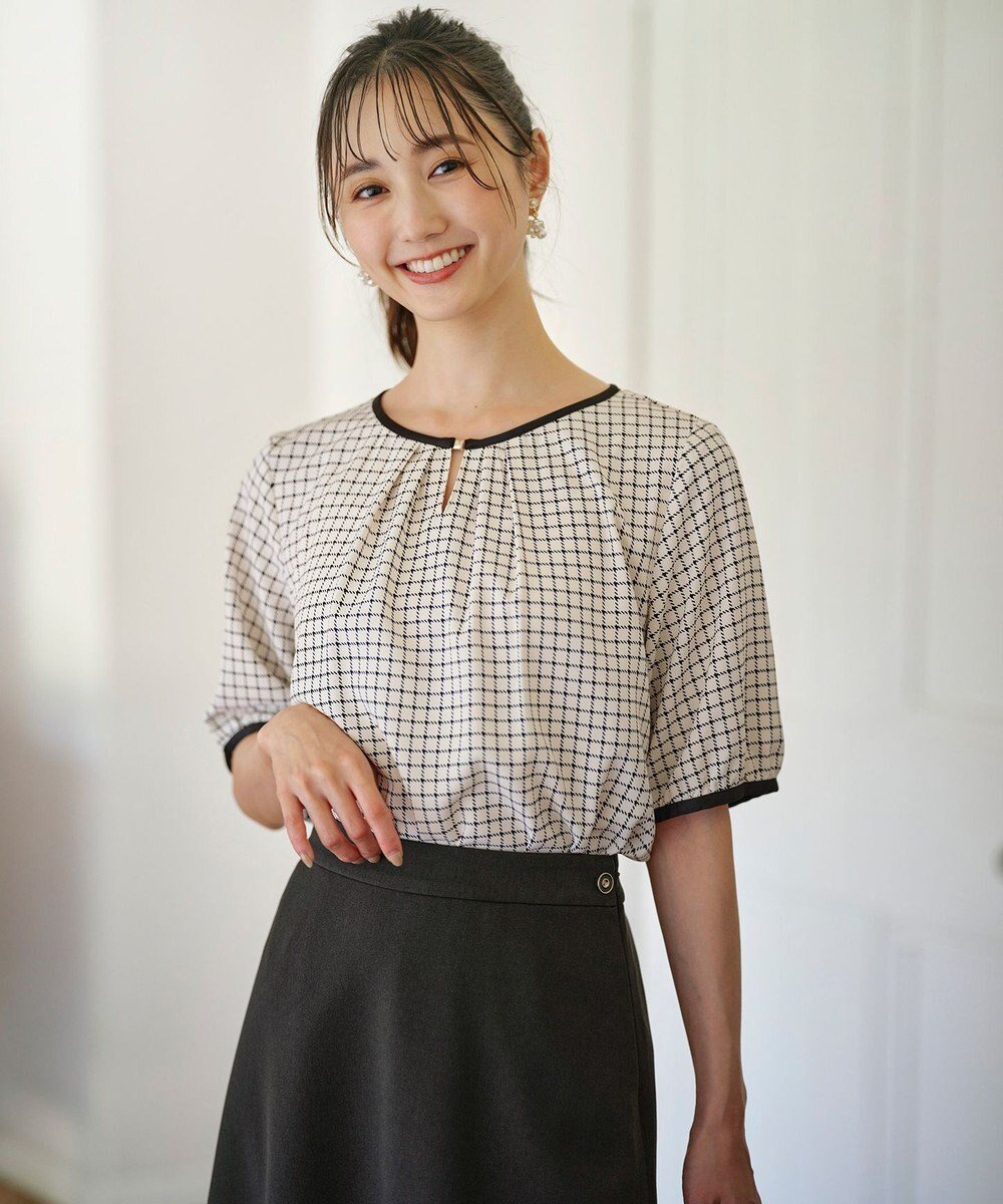 【エニィ スィス/any SiS】の【洗える】 バイカラータック ブラウス インテリア・キッズ・メンズ・レディースファッション・服の通販 founy(ファニー) ファッション Fashion レディースファッション Fashion for Women トップス・カットソー Cut & Sew Tops シャツ・ブラウス・オフィスカジュアル Elegant Blouses & Button-Ups おすすめ Recommended / Our Picks ジョーゼット Georgette, Semi-Sheer Fabric チェック Check, Plaid, Tartan ラウンド Round, Round Neck エレガント 上品 Elegant 夏 Summer 定番 Standard, Basic Item 春 Spring S/S・春夏 SS, Spring/Summer, Warm Season 楽ちん Easy Fit, Comfortable 洗える Machine Washable ビジネス 仕事 通勤 Business / Work / Commuting モノトーンチェック|ID: prp329100004477479 ipo3291000000034398697