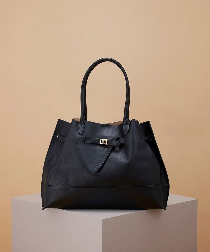 【トプカピ/TOPKAPI】の【TREASURE TOPKAPI】シュリンクレザー ベルトデザインA4トートバッグ インテリア・キッズ・メンズ・レディースファッション・服の通販 founy(ファニー) https://founy.com/ ファッション Fashion レディースファッション WOMEN バッグ Bag ベルト Belts おすすめ Recommend エレガント 上品 Elegant ショルダー Shoulder ジャケット Jacket ビジネス 仕事 通勤 Business |ID: prp329100004479852 ipo3291000000031929911