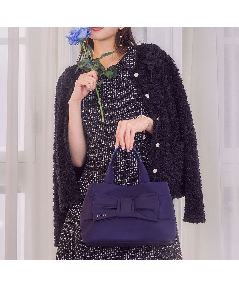 【トッカ/TOCCA】のTIED RIBBON NYLONBAG バッグ インテリア・キッズ・メンズ・レディースファッション・服の通販 founy(ファニー) 　ファッション　Fashion　レディースファッション　WOMEN　バッグ　Bag　ジップ　Zip　財布　Wallet　ハンドバッグ　Handbag　フォルム　Form　ポケット　Pocket　マグネット　Magnet　リボン　Ribbon　リュクス　Luxe　S/S・春夏　Ss・Spring/Summer　夏　Summer　エレガント 上品　Elegant　セレモニー　Ceremony　ビジネス 仕事 通勤　Business　2025年　2025　2025春夏・S/S　Ss,Spring/Summer,2025　ネイビー系|ID: prp329100004480056 ipo3291000000031584074