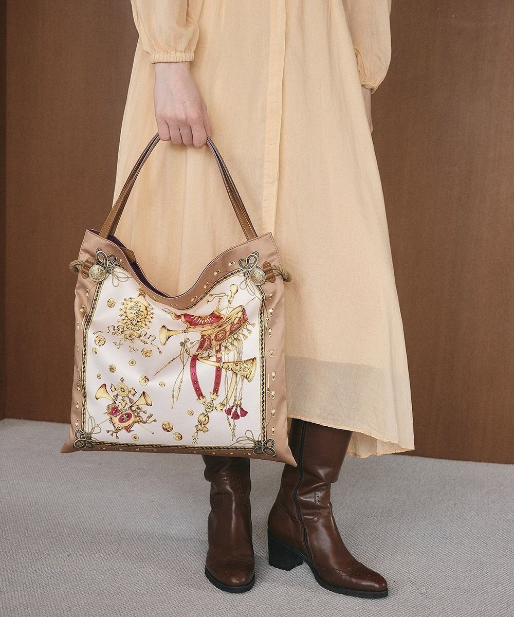 【トプカピ/TOPKAPI】の【TREASURE TOPKAPI】マイルドサテン スカーフ柄 トートバッグ 人気、トレンドファッション・服の通販 founy(ファニー) 　ファッション　Fashion　レディースファッション　WOMEN　バッグ　Bag　アクセサリー　Accessories　クラシカル　Classical　スカーフ　Scarf　タッセル　Tassel　トリミング　Trimming　モチーフ　Motif　人気　Popularity　 other-1|ID: prp329100004480812 ipo3291000000031988551