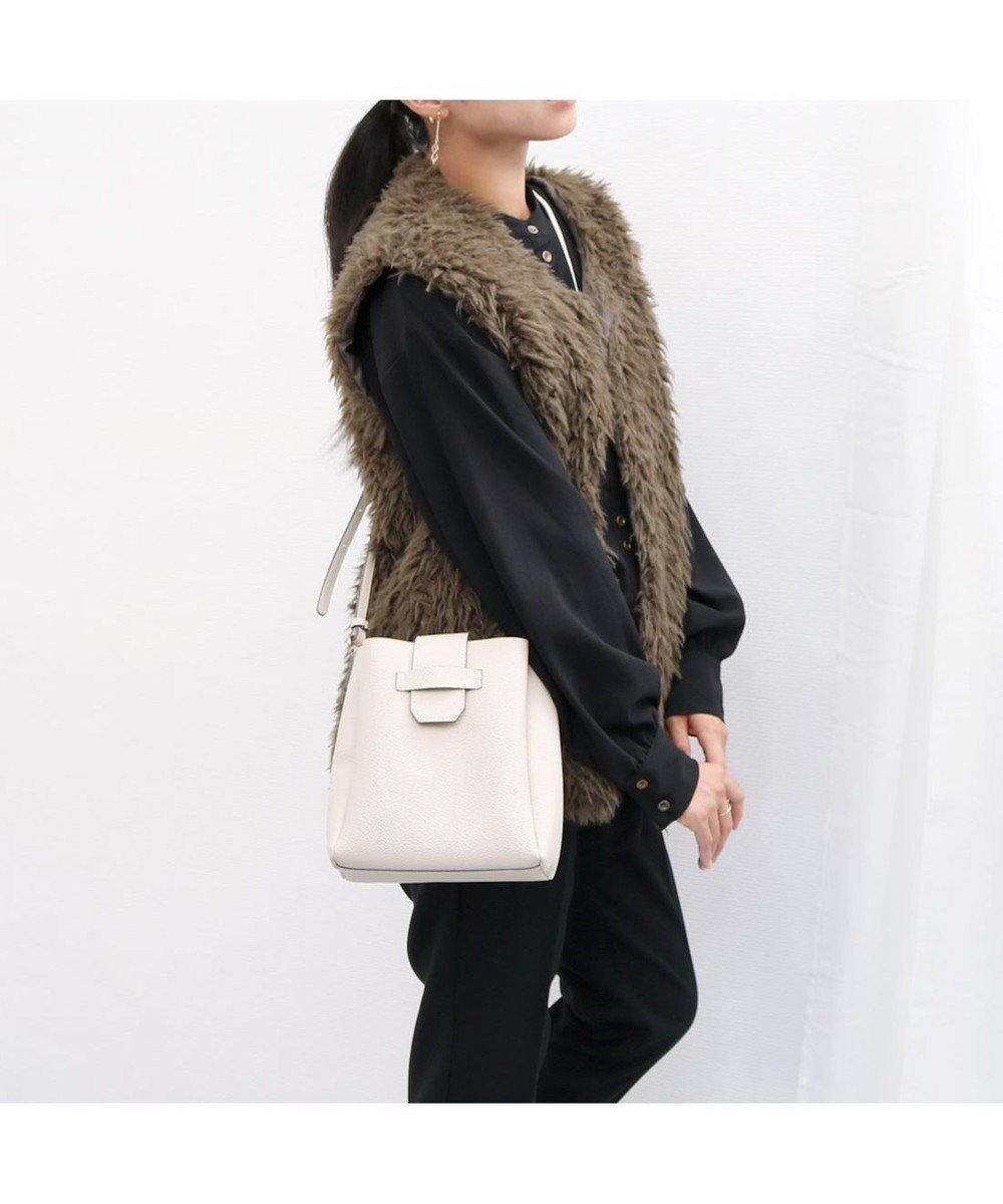 【アンビリオン/UNBILLION】の【テレビ ドラマ着用アイテム】カシュカシュ cachecache / 3つ口縦型ショルダーバッグ インテリア・キッズ・メンズ・レディースファッション・服の通販 founy(ファニー) ファッション Fashion レディースファッション Fashion for Women バッグ Bags カラフル Colorful Design ショルダー Shoulder, Shoulder Strap シンプル Simple, Minimal 財布 Wallet, Purse ハンカチ Handkerchief, Hanky ハンド Hand, Handmade ポケット Pocket, Pocket Detail マグネット Magnet, Magnetic Closure ミックス Mix, Mixed Style モチーフ Motif, Design Theme 再入荷 Restock / Back in Stock おすすめ Recommended / Our Picks 旅行 Travel アイボリー|ID: prp329100004480964 ipo3291000000035516821