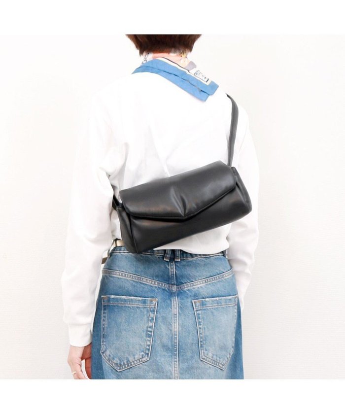 【アンビリオン/UNBILLION】のカカトゥ kakatoo / パテッドロールバッグ インテリア・キッズ・メンズ・レディースファッション・服の通販 founy(ファニー) https://founy.com/ ファッション Fashion レディースファッション WOMEN バッグ Bag ショルダー Shoulder シンプル Simple 財布 Wallet フェミニン Feminine ポケット Pocket マグネット Magnet 再入荷 Restock/Back In Stock/Re Arrival |ID: prp329100004481429 ipo3291000000031833380