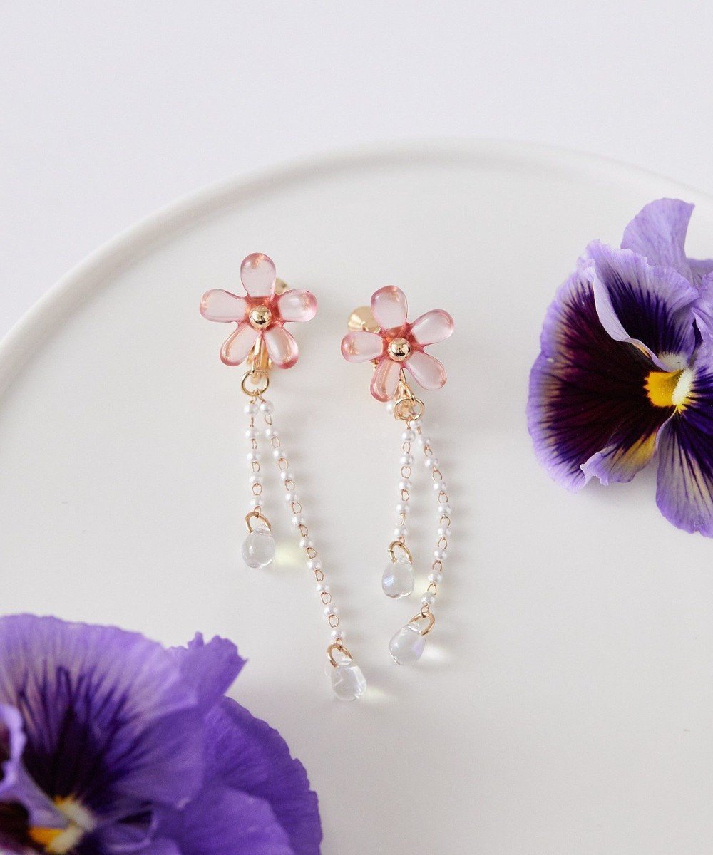 【メゾンドフルール/Maison de FLEUR】のクリアフラワーイヤリング インテリア・キッズ・メンズ・レディースファッション・服の通販 founy(ファニー) 　ファッション　Fashion　レディースファッション　WOMEN　ジュエリー　Jewelry　リング　Rings　イヤリング　Earrings　アクセサリー　Accessories　イヤリング　Earrings　チェーン　Chain　パール　Pearl　フラワー　Flower　モチーフ　Motif　エレガント 上品　Elegant　Pink|ID: prp329100004481553 ipo3291000000032044527