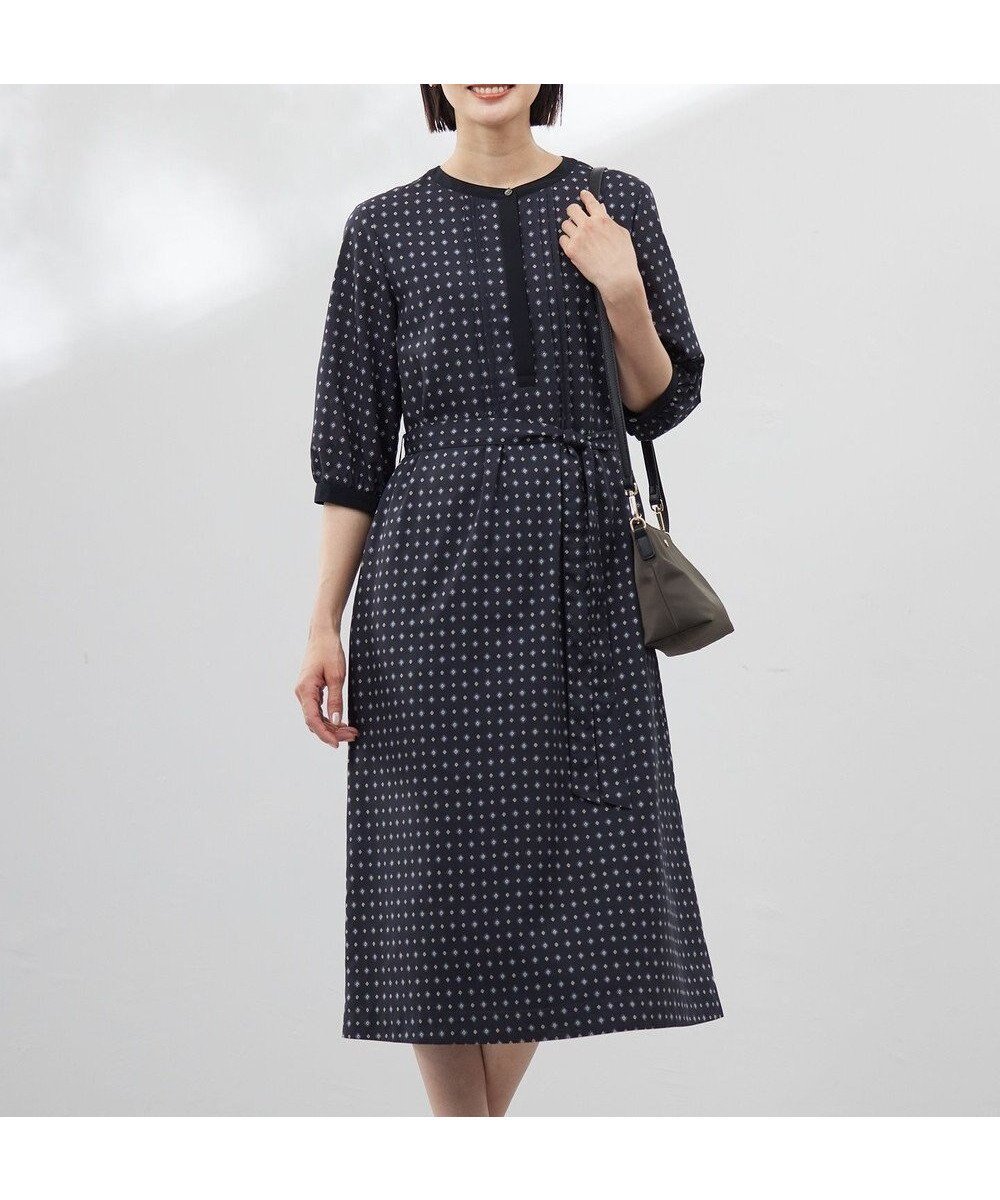 【ジェイ プレス/J.PRESS】の【洗える】ジオメトリックプリント ワンピース インテリア・キッズ・メンズ・レディースファッション・服の通販 founy(ファニー) 　ファッション　Fashion　レディースファッション　Fashion for Women　ワンピース　Dresses　ウォッシャブル　Machine Washable　春　Spring　洗える　Machine Washable　カフス　Cuff Design　カーディガン　Cardigan, Knitwear　クラシカル　Classical, Vintage-Inspired　ジャケット　Jacket, Outerwear　フロント　Front, Front Design　プリント　Print, Printed Pattern　無地　Plain, Solid Color　リラックス　Relax, Relaxed Fit　S/S・春夏　SS, Spring/Summer, Warm Season　夏　Summer　エレガント 上品　Elegant　ネイビー系|ID: prp329100004484133 ipo3291000000033463901