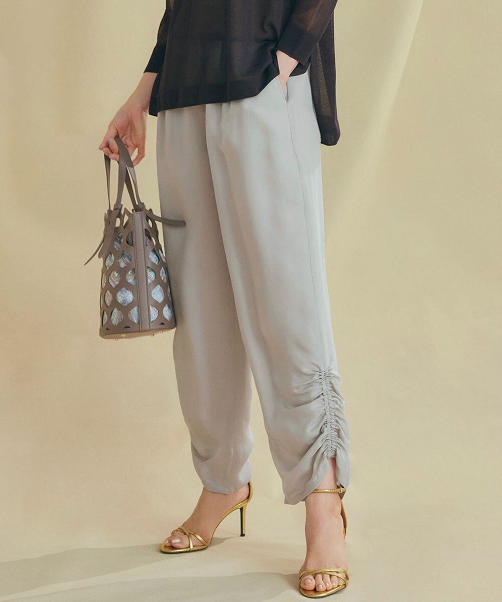 【23区/NIJYUSANKU】の【接触冷感/洗える】フィブリルツイル シャーリング パンツ インテリア・キッズ・メンズ・レディースファッション・服の通販 founy(ファニー) 　ファッション　Fashion　レディースファッション　Fashion for Women　パンツ　Pants & Trousers　エレガント 上品　Elegant　春　Spring　洗える　Machine Washable　キュプラ　Cupro, Eco Fabric　ギャザー　Gathered, Ruffled　シャーリング　Shirring, Ruched　シンプル　Simple, Minimal　ジャケット　Jacket, Outerwear　スリーブ　Sleeve, Long Sleeve / Short Sleeve　トレンド　Trend, Trending Now　ドレープ　Drape, Draping Fabric　ハーフ　Half, Half-Length　ピーチ　Peach, Soft Touch　リラックス　Relax, Relaxed Fit　S/S・春夏　SS, Spring/Summer, Warm Season　おすすめ　Recommended / Our Picks　夏　Summer　2025年　2025　2025春夏・S/S　Spring/Summer 2025 SS25　ベージュ系|ID: prp329100004484219 ipo3291000000035890425