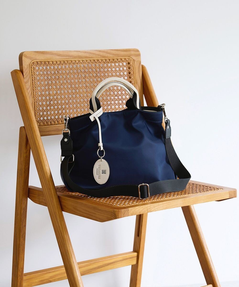 【トプカピ/TOPKAPI】の【TREASURE TOPKAPI】ストライプハンドル ナイロン 2way ミニ トートバッグ インテリア・キッズ・メンズ・レディースファッション・服の通販 founy(ファニー) 　ファッション　Fashion　レディースファッション　Fashion for Women　バッグ　Bags　コンパクト　Compact, Small Size　コンビ　Combo, Combination Style　ショルダー　Shoulder, Shoulder Strap　ストライプ　Stripe, Striped Pattern　財布　Wallet, Purse　フォルム　Silhouette, Form　ネイビー|ID: prp329100004485359 ipo3291000000032572962