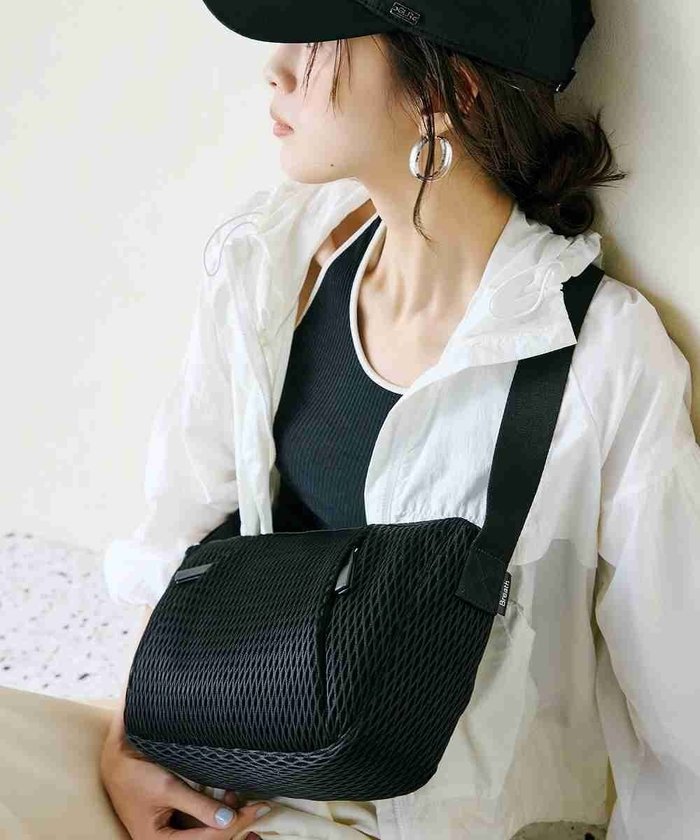 【トプカピ/TOPKAPI】の【Breath TOPKAPI】ポリメッシュ ショルダーバッグ インテリア・キッズ・メンズ・レディースファッション・服の通販 founy(ファニー) https://founy.com/ ファッション Fashion レディースファッション WOMEN バッグ Bag ショルダー Shoulder スニーカー Sneakers スポーツ Sports スマート Smart ポケット Pocket メッシュ Mesh 軽量 Lightweight |ID: prp329100004487641 ipo3291000000031635638
