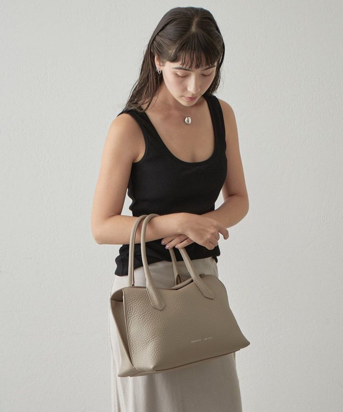 【イアクッチ/IACUCCI】のラーナ M ALCE インテリア・キッズ・メンズ・レディースファッション・服の通販 founy(ファニー) https://founy.com/ 雑誌掲載アイテム Magazine Items ファッション雑誌 Fashion Magazines ジゼル GISELe ファッション Fashion レディースファッション Ladies' Fashion Online バッグ Bag イタリア Italy コレクション Collection 12月号 December Issue シンプル Simple 雑誌 Magazine フォーマル Formal ポーチ Pouch マグネット Magnet メタル Metal A/W・秋冬 Aw・Autumn/Winter・Fw・Fall-Winter ビジネス 仕事 通勤 Business |ID: prp329100004489136 ipo3291000000032499703