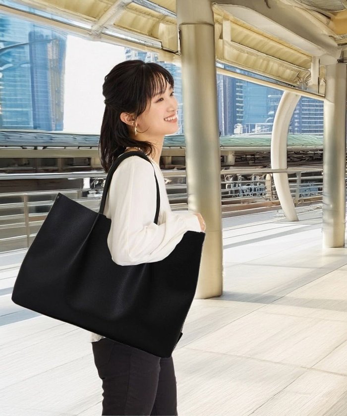 【ルートート/ROOTOTE】の0188【直営店限定】LT.ミディアム.レザレット.RTG-A インテリア・キッズ・メンズ・レディースファッション・服の通販 founy(ファニー) https://founy.com/ ファッション Fashion レディースファッション WOMEN バッグ Bag オケージョン Occasion カメラ Camera 軽量 Lightweight シンプル Simple ハンカチ Handkerchief フォルム Form ボックス Box ポケット Pocket エレガント 上品 Elegant NEW・新作・新着・新入荷 New Arrivals ビジネス 仕事 通勤 Business |ID: prp329100004493719 ipo3291000000032010185