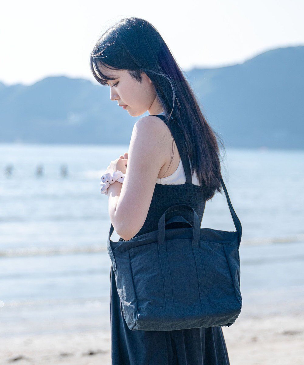 【ニジュウ カノウ/NIZYU KANO】の【軽量/撥水】Airyトート Sサイズ【はまじコラボ】 人気、トレンドファッション・服の通販 founy(ファニー) 　ファッション　Fashion　レディースファッション　Fashion for Women　バッグ　Bags　アウトドア　Outdoor Clothing　コラボ　Collaboration, Collab　コンパクト　Compact, Small Size　軽量　Lightweight, Ultra Light　7月号　July Issue　ショルダー　Shoulder, Shoulder Strap　シンプル　Simple, Minimal　雑誌　Magazine, Fashion Magazine　ハンカチ　Handkerchief, Hanky　ポケット　Pocket, Pocket Detail　メッシュ　Mesh, Net Fabric　旅行　Travel　ビジネス 仕事 通勤　Business / Work / Commuting　 other-1|ID: prp329100004493765 ipo3291000000033362312
