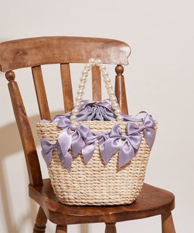 【メゾンドフルール/Maison de FLEUR】のEC限定パールハンドルリボンカゴバッグ 人気、トレンドファッション・服の通販 founy(ファニー) ファッション Fashion レディースファッション WOMEN バッグ Bag 春 Spring 巾着 Purse サテン Satin 人気 Popularity パール Pearl フォルム Form フロント Front ポケット Pocket リボン Ribbon S/S・春夏 Ss・Spring/Summer 夏 Summer |ID:prp329100004494894