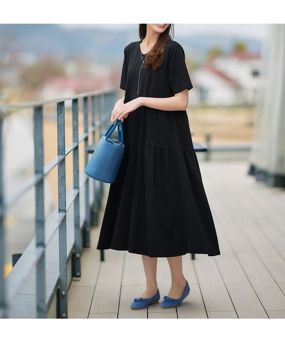 【ティアクラッセ/Tiaclasse】の【小倉優子さん着用・洗える・接触冷感・汗ジミ防止】“サマさまカットソー”サイドティアードワンピース インテリア・キッズ・メンズ・レディースファッション・服の通販 founy(ファニー) 　ファッション　Fashion　レディースファッション　Fashion for Women　ワンピース　Dresses　春　Spring　洗える　Machine Washable　秋　Autumn　カットソー　Cut and Sewn Top　ギャザー　Gathered, Ruffled　ストレート　Straight, Straight Cut　ティアード　Tiered, Tiered Style　ティアードワンピース　Tiered Dress, Flared Dress　パール　Pearl, Pearl Accent　ポケット　Pocket, Pocket Detail　半袖　Short Sleeve, Half Sleeve　リゾート　Resort, Vacation Style　リラックス　Relax, Relaxed Fit　ロング　Long, Long-Length　楽ちん　Easy Fit, Comfortable　S/S・春夏　SS, Spring/Summer, Warm Season　夏　Summer　エレガント 上品　Elegant　ブラック|ID: prp329100004495025 ipo3291000000031910430