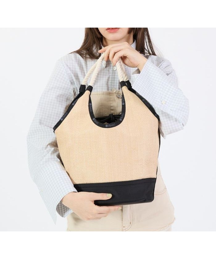【レスポートサック/LeSportsac】のLG DIAMOND TOTE/ブラックラフィア インテリア・キッズ・メンズ・レディースファッション・服の通販 founy(ファニー) https://founy.com/ ファッション Fashion レディースファッション Fashion for Women バッグ Bags クラシック Classic, Timeless Style 巾着 Drawstring Bag, Kinchaku 軽量 Lightweight, Ultra Light ダイヤモンド Diamond, Brilliant Cut トラベル Travel, Travel Gear 手帳 Planner, Notebook 人気 Popular, Best Seller プリント Print, Printed Pattern ポケット Pocket, Pocket Detail ミックス Mix, Mixed Style ラフィア Raffia, Natural Straw おすすめ Recommended / Our Picks 旅行 Travel ビジネス 仕事 通勤 Business / Work / Commuting |ID: prp329100004495087 ipo3291000000032743301