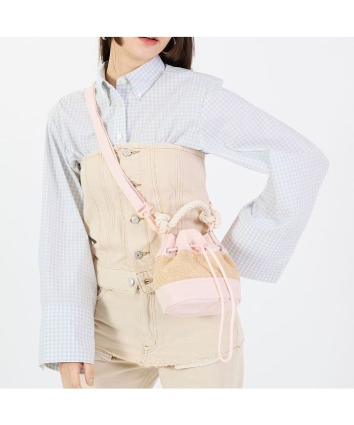 【レスポートサック/LeSportsac】のRAFFIA MINI BUCKET/ピーチブラッシュラフィア インテリア・キッズ・メンズ・レディースファッション・服の通販 founy(ファニー) https://founy.com/ ファッション Fashion レディースファッション Fashion for Women アウトドア Outdoor Clothing コンパクト Compact, Small Size 巾着 Drawstring Bag, Kinchaku 軽量 Lightweight, Ultra Light ショルダー Shoulder, Shoulder Strap スマート Smart, Elegant 財布 Wallet, Purse トラベル Travel, Travel Gear 人気 Popular, Best Seller プリント Print, Printed Pattern ポケット Pocket, Pocket Detail ポーチ Pouch, Small Case ミックス Mix, Mixed Style ラフィア Raffia, Natural Straw おすすめ Recommended / Our Picks 旅行 Travel |ID: prp329100004495091 ipo3291000000032743326
