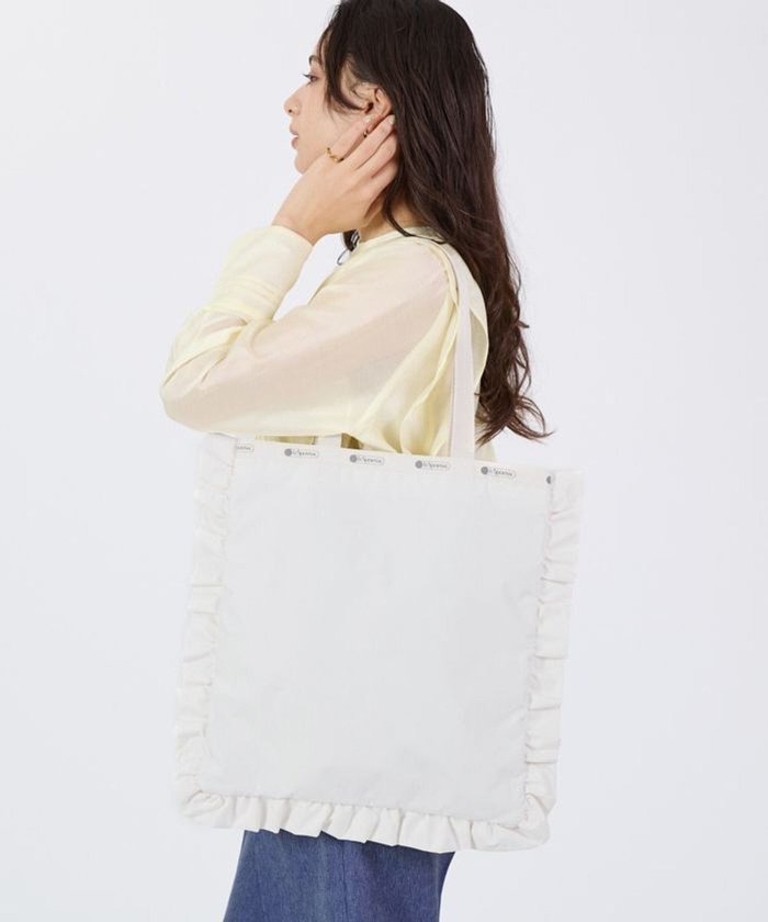 【レスポートサック/LeSportsac】のRF LARGE EMERALD TOTE/メレンゲエクリュ インテリア・キッズ・メンズ・レディースファッション・服の通販 founy(ファニー) https://founy.com/ ファッション Fashion レディースファッション Ladies' Fashion Online バッグ Bag 軽量 Lightweight シンプル Simple スリム Slim 雑誌 Magazine フリル Frills プリント Print ポケット Pocket おすすめ Recommend エレガント 上品 Elegant ビジネス 仕事 通勤 Business |ID: prp329100004495108 ipo3291000000032343858