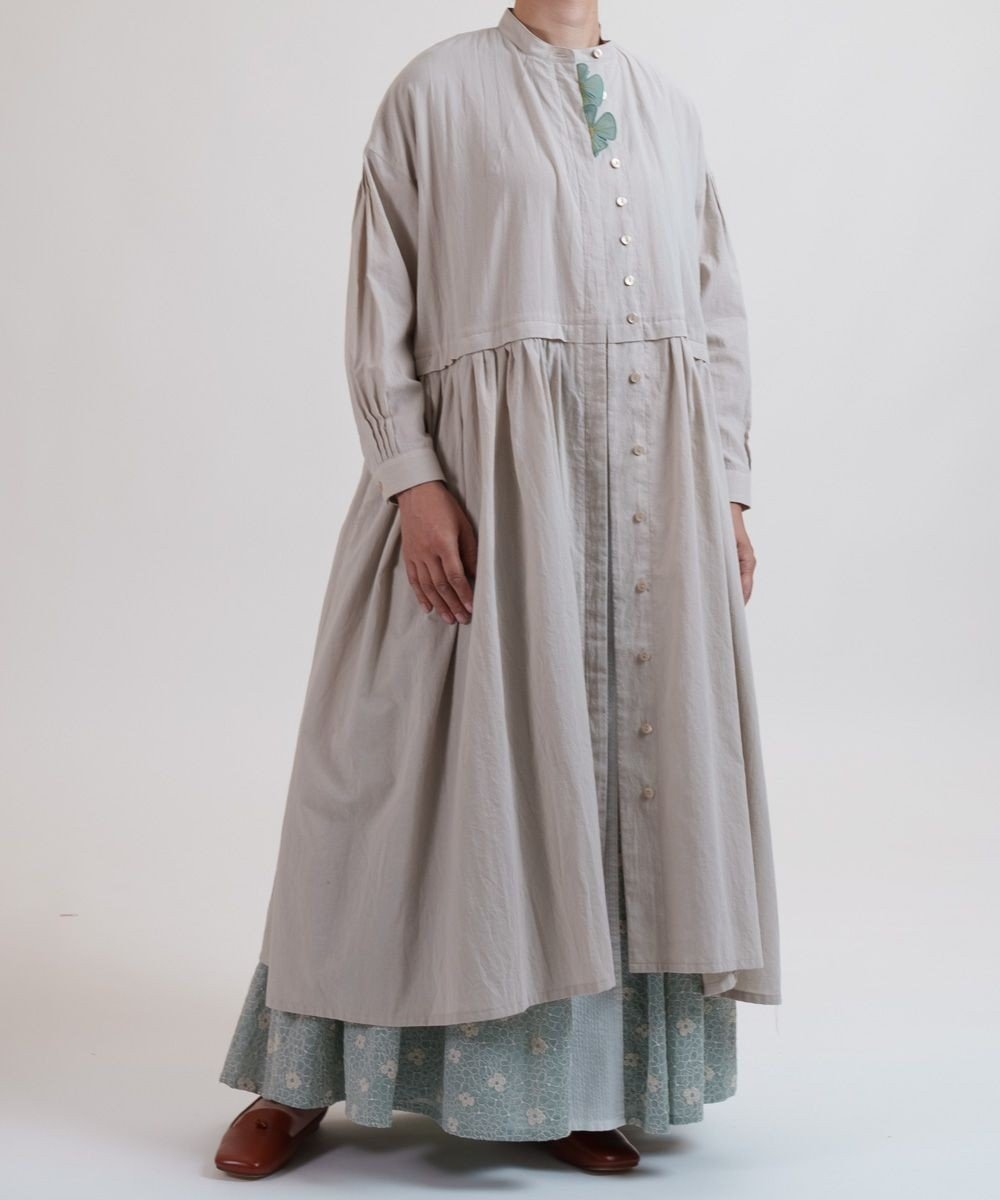 【ムーク/muuc】の花刺繍モチーフのコットンローンワンピース インテリア・キッズ・メンズ・レディースファッション・服の通販 founy(ファニー) 　ファッション　Fashion　レディースファッション　WOMEN　アウター　Coat Outerwear　コート　Coats　ジャケット　Jackets　オレンジ　Orange　ギャザー　Gather　シンプル　Simple　ジャケット　Jacket　モチーフ　Motif　無地　Plain Color　A/W・秋冬　Aw・Autumn/Winter・Fw・Fall-Winter　S/S・春夏　Ss・Spring/Summer　おすすめ　Recommend　夏　Summer　グレー|ID: prp329100004495388 ipo3291000000032368715