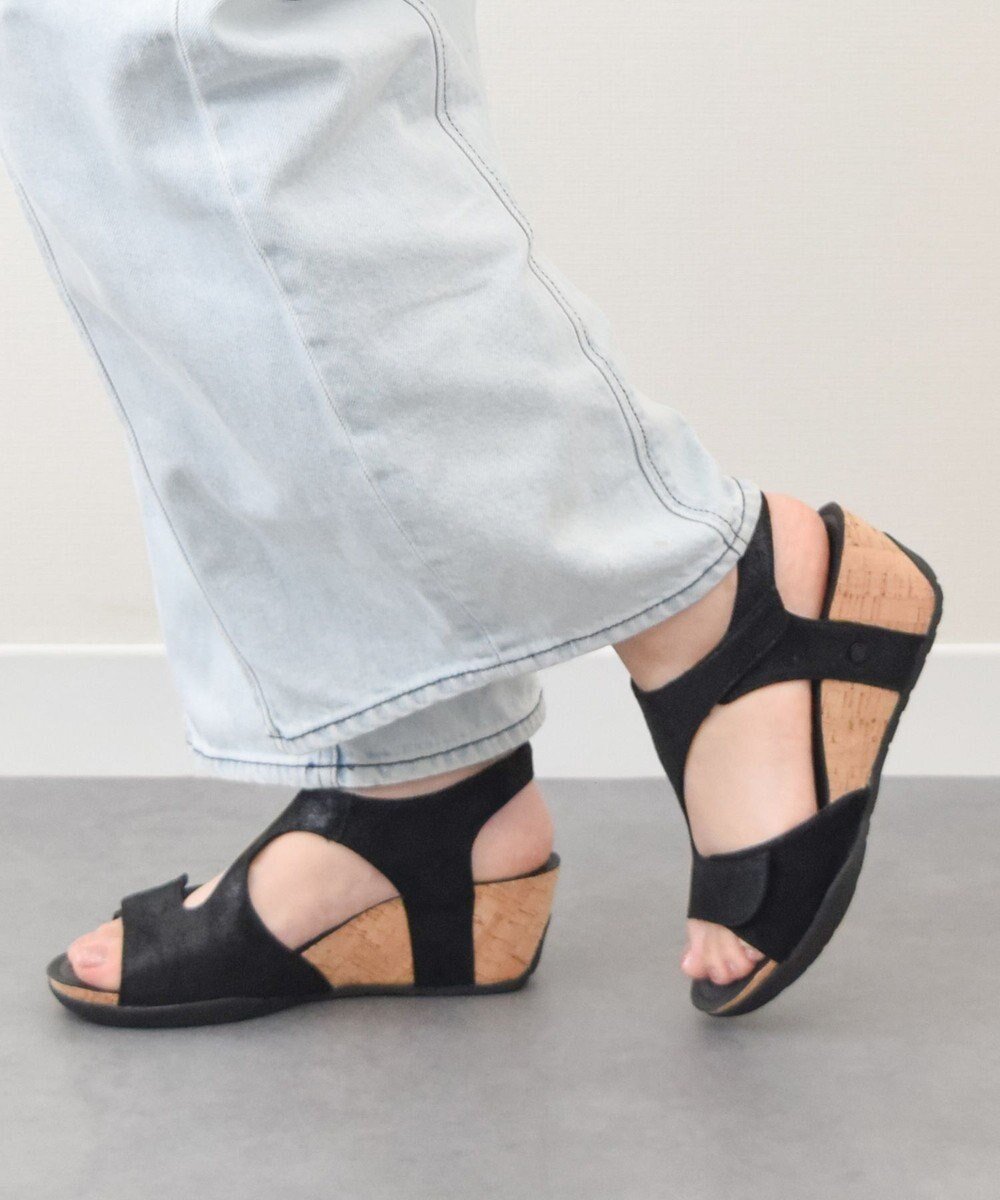 【インター ショシュール/INTER-CHAUSSURES】の【BUSSOLA】ベルクロウェッジヒールサンダル インテリア・キッズ・メンズ・レディースファッション・服の通販 founy(ファニー) 　ファッション　Fashion　レディースファッション　Ladies' Fashion Online　おすすめ　Recommend　サンダル　Sandals　バランス　Balance　ラバー　Rubber　リラックス　Relax　夏　Summer　S/S・春夏　Ss・Spring/Summer　A/W・秋冬　Aw・Autumn/Winter・Fw・Fall-Winter　ブラック|ID: prp329100004498680 ipo3291000000032686365