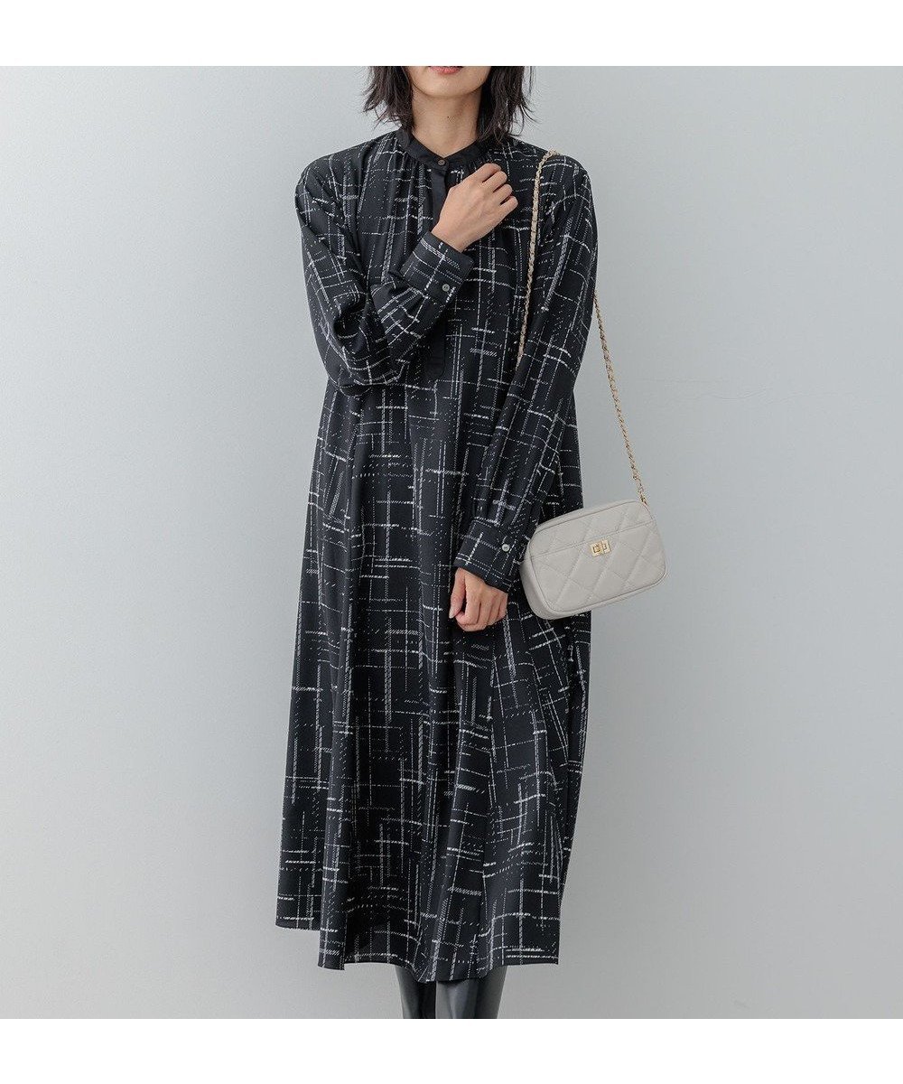 【23区/NIJYUSANKU】の【洗える】モノクロトーンプリント ワンピース インテリア・キッズ・メンズ・レディースファッション・服の通販 founy(ファニー) 　ファッション　Fashion　レディースファッション　Fashion for Women　ワンピース　Dresses　春　Spring　洗える　Machine Washable　カフス　Cuff Design　コンパクト　Compact, Small Size　トリミング　Trimming, Decorative Edge　プリント　Print, Printed Pattern　モノトーン　Monotone, Black and White　無地　Plain, Solid Color　S/S・春夏　SS, Spring/Summer, Warm Season　夏　Summer　エレガント 上品　Elegant　ブラック系|ID: prp329100004500731 ipo3291000000033217663