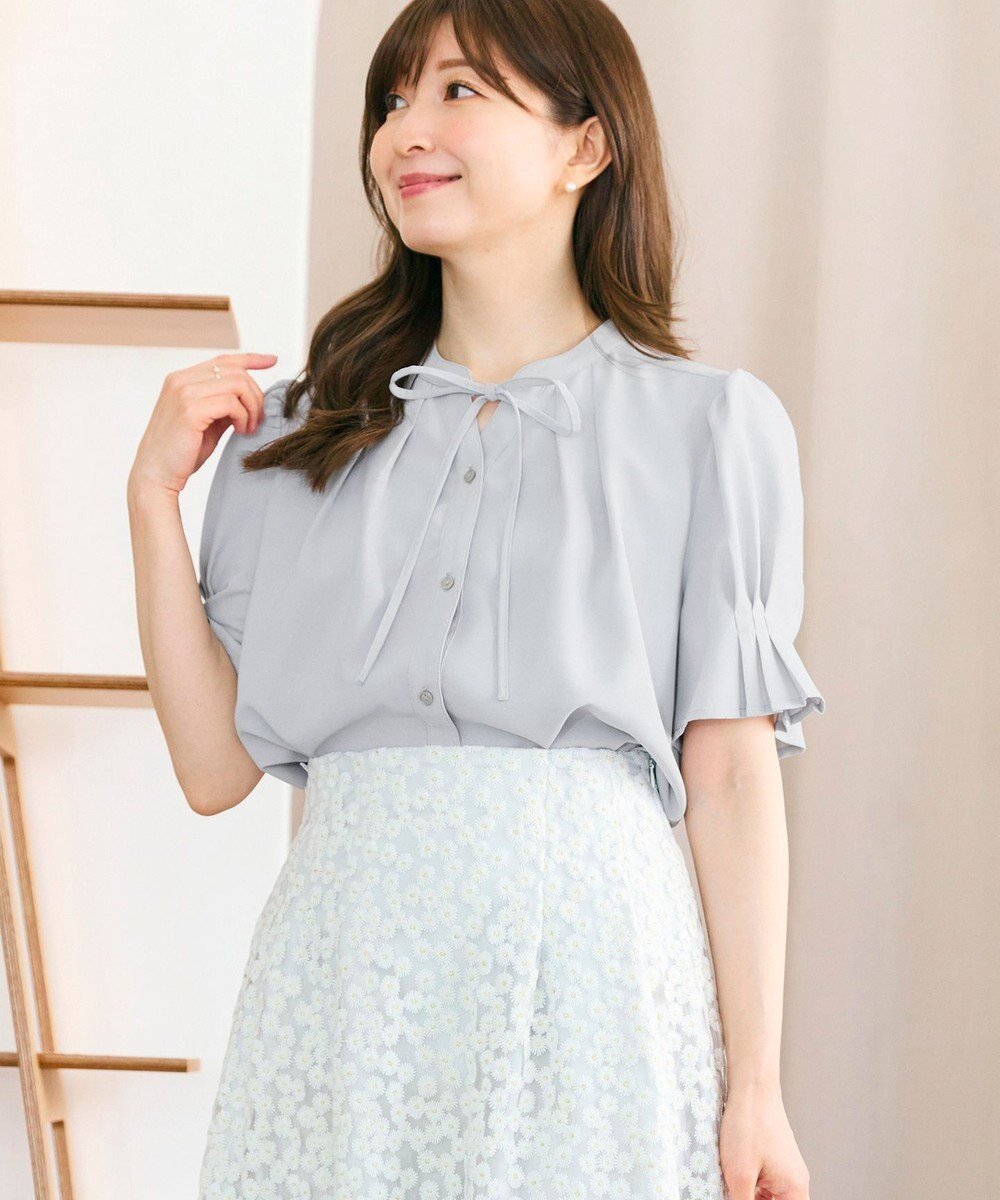 【フェルゥ/Feroux】の【洗える】リボンスキッパー ブラウス インテリア・キッズ・メンズ・レディースファッション・服の通販 founy(ファニー) 　ファッション　Fashion　レディースファッション　Fashion for Women　トップス・カットソー　Cut & Sew Tops　シャツ・ブラウス・オフィスカジュアル　Elegant Blouses & Button-Ups　おすすめ　Recommended / Our Picks　カーディガン　Cardigan, Knitwear　スキッパー　Skipper, Open Collar　セレモニー　Ceremony　ティアードスカート　Tiered Skirt, Flounced Skirt　フェミニン　Feminine, Girly　リボン　Ribbon, Bow　エレガント 上品　Elegant　ビジネス 仕事 通勤　Business / Work / Commuting　再入荷　Restock / Back in Stock　夏　Summer　春　Spring　S/S・春夏　SS, Spring/Summer, Warm Season　洗える　Machine Washable　スカイブルー系|ID: prp329100004504723 ipo3291000000033292945