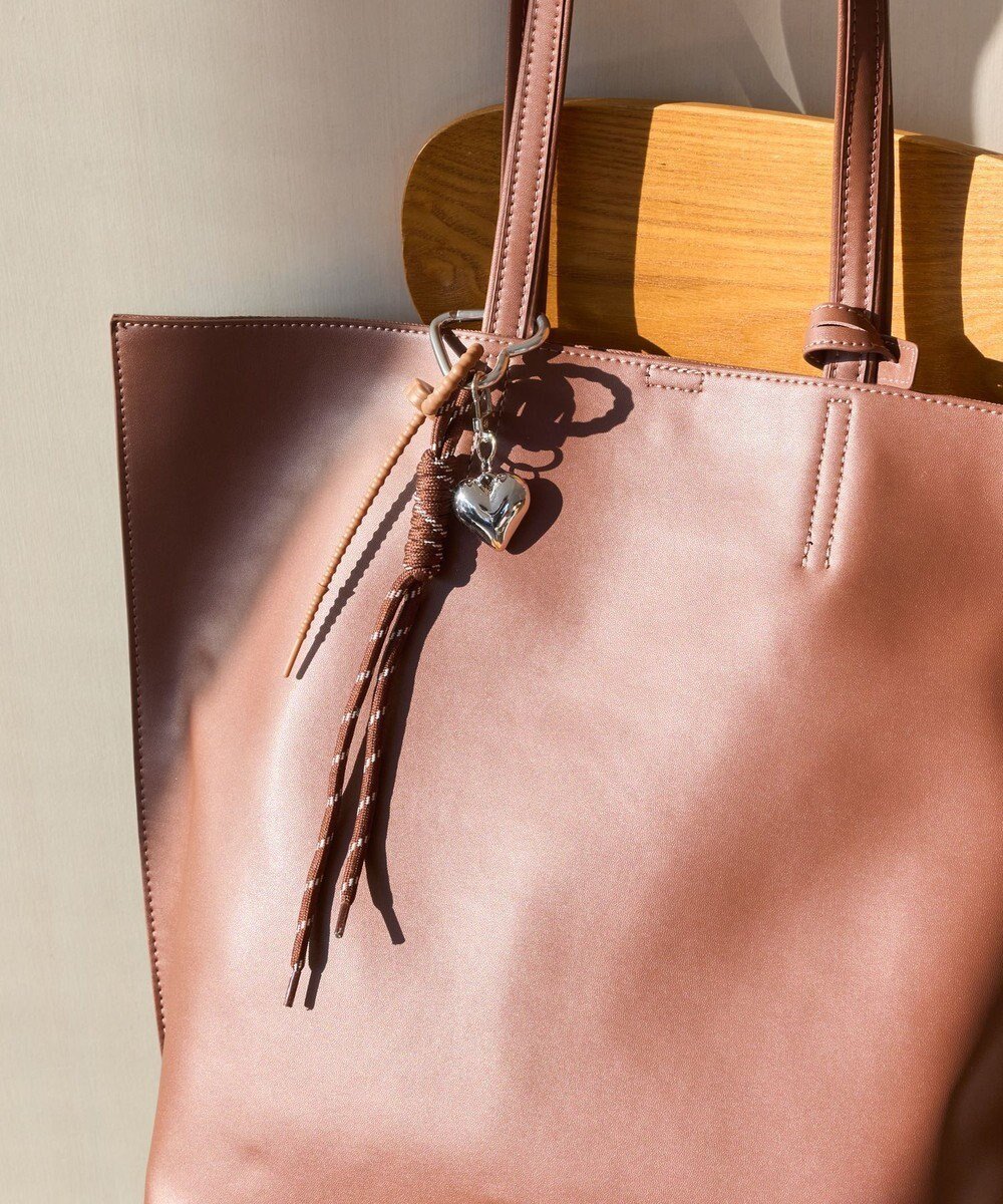 【フィービィー/phoebe】のハートロープストラップバッグチャーム 人気、トレンドファッション・服の通販 founy(ファニー) 　ファッション　Fashion　レディースファッション　WOMEN　アクセサリー　Accessories　キーホルダー　Key Ring　クール　Cool　シルバー　Silver　スタイリッシュ　Stylish　チャーム　Charm　ポーチ　Pouch　メタル　Metal　 other-1|ID: prp329100004506688 ipo3291000000031811835