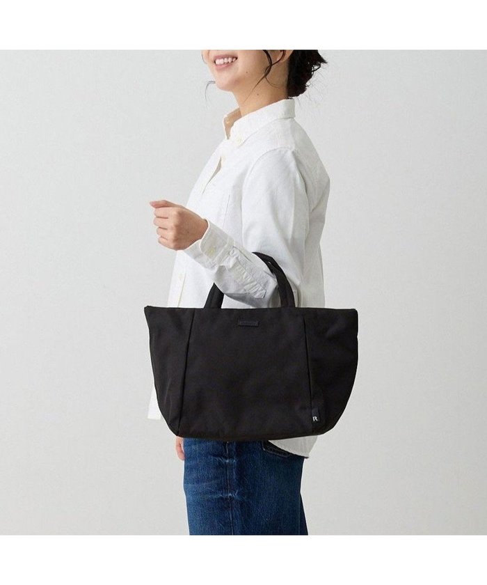 【ルートート/ROOTOTE】の1037【超軽量撥水素材】SN.デリ.ライトウォーターリペレント-G インテリア・キッズ・メンズ・レディースファッション・服の通販 founy(ファニー) https://founy.com/ ファッション Fashion レディースファッション Fashion for Women バッグ Bags カメラ Camera Accessories 傘 Umbrella, Parasol 軽量 Lightweight, Ultra Light シンプル Simple, Minimal スマート Smart, Elegant 財布 Wallet, Purse ハンド Hand, Handmade ポケット Pocket, Pocket Detail ポーチ Pouch, Small Case おすすめ Recommended / Our Picks 新作・新入荷 New Arrivals / New In |ID: prp329100004509323 ipo3291000000032733985