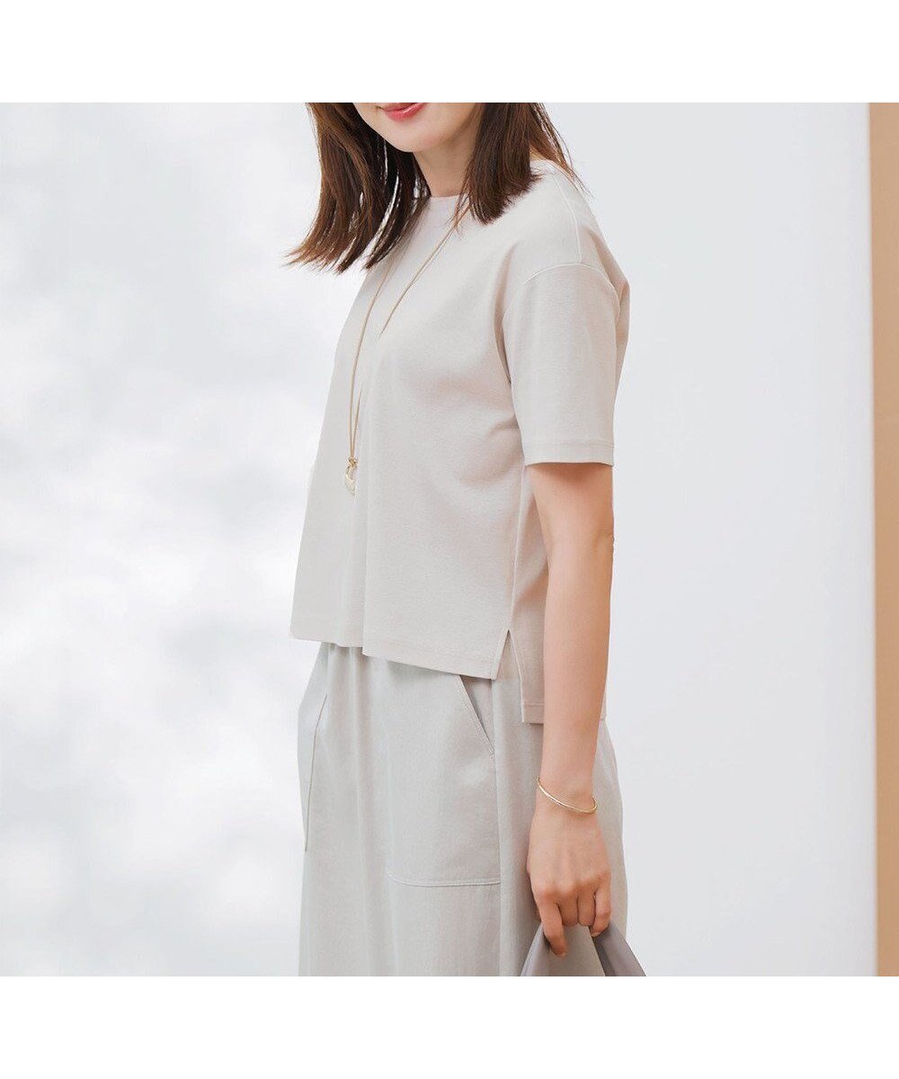 【23区/NIJYUSANKU】の【速乾性/汗じみ防止】半袖 クロップド IT Tシャツ インテリア・キッズ・メンズ・レディースファッション・服の通販 founy(ファニー) 　ファッション　Fashion　レディースファッション　Ladies' Fashion Online　トップス・カットソー　Tops/Tshirt　シャツ/ブラウス　Shirts/Blouses　ロング / Tシャツ　T-Shirts　カットソー　Cut and Sewn　春　Spring　カットソー　Cut And Sew　クロップド　Cropped　ストレッチ　Stretch　スリーブ　Sleeve　トレンド　Trend　ドロップ　Drop　人気　Popularity　バランス　Balance　フィット　Fit　フレンチ　French　ベーシック　Basic　ボトム　Bottom　半袖　Short Sleeve　S/S・春夏　Ss・Spring/Summer　夏　Summer　2025年　2025　2025春夏・S/S　Ss,Spring/Summer,2025　ベージュ系|ID: prp329100004511472 ipo3291000000032118898