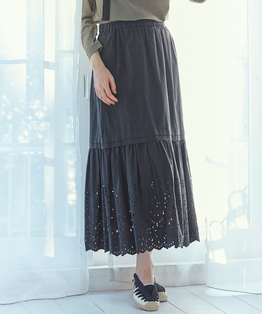 【23区/NIJYUSANKU】の【SLOW/一部店舗限定】フラワーエンブロイダリー スカート インテリア・キッズ・メンズ・レディースファッション・服の通販 founy(ファニー) 　ファッション　Fashion　レディースファッション　WOMEN　スカート　Skirt　春　Spring　ギャザー　Gather　グラス　Glass　ティアード　Tiered　レース　Race　ロング　Long　S/S・春夏　Ss・Spring/Summer　夏　Summer　2024年　2024　2024春夏・S/S　Ss,Spring/Summer,2024　ブラック系|ID: prp329100004513576 ipo3291000000031889629